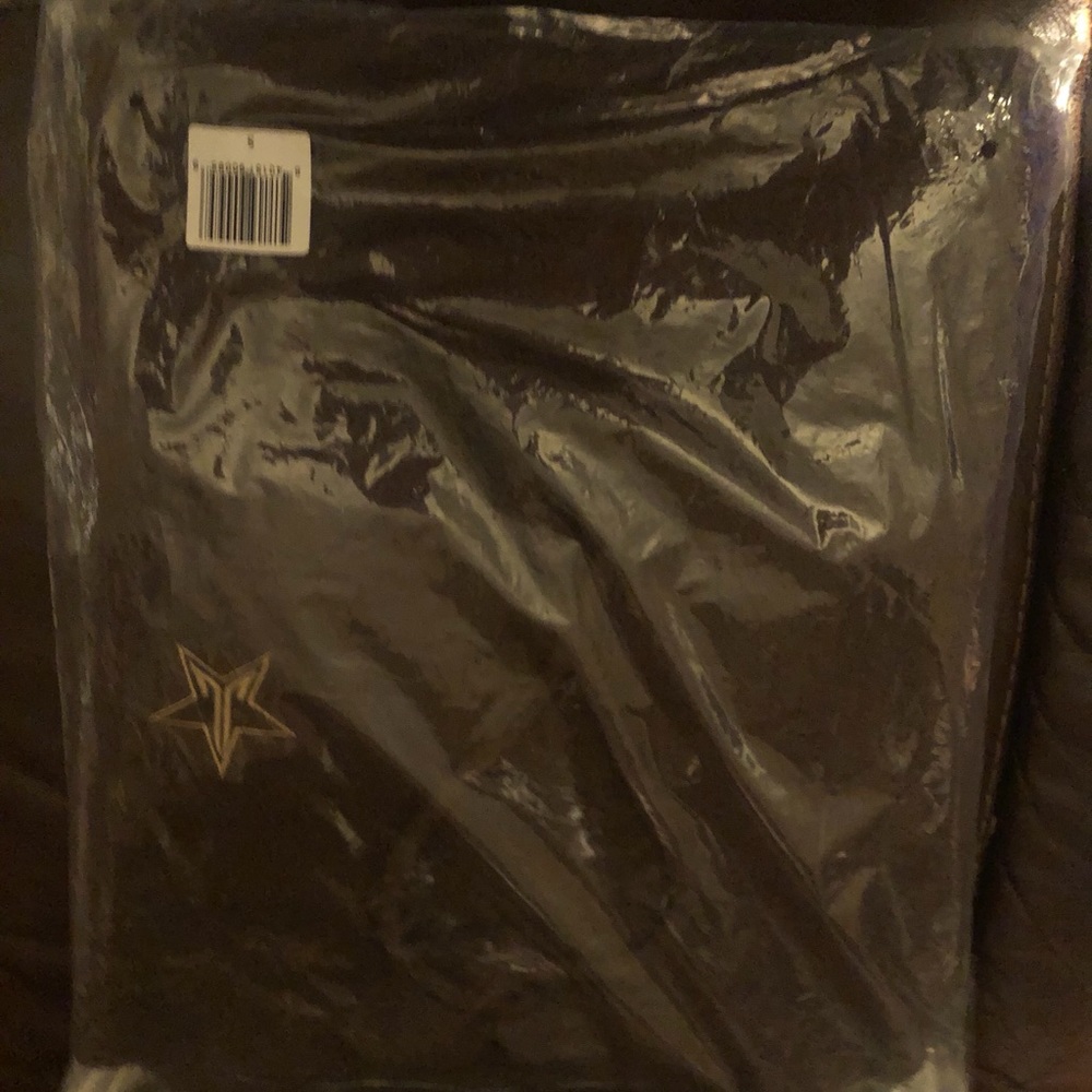 ⭐️HP🎉NWT Jeffree Star ⭐️ Brown Teddy PullOver⭐️ - Picture 16 of 16